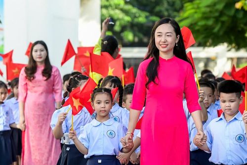 Bộ GD-ĐT nêu những lý do cần phải thêm lương đặc thù cho giáo viên