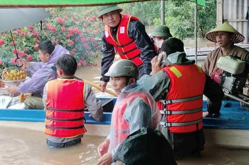 Cụ ông mất 3 ngày chưa thể chôn cất vì nước lũ, xã hỗ trợ gia đình hỏa táng