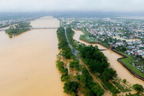 TP Huế tiếp tục chìm trong biển nước, hàng nghìn hộ dân phải sơ tán