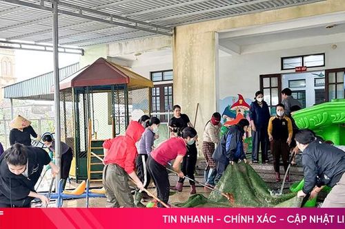 Khẩn trương vệ sinh trường lớp, sớm ổn định việc học sau mưa lũ