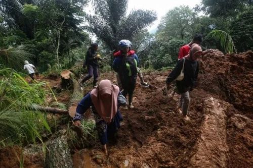 Indonesia: Mưa lớn gây ra lũ quét kèm sạt lở đất, nhiều người mất tích