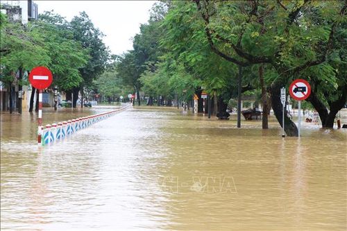 Khuyến cáo di chuyển trên các tuyến đường qua thành phố Huế