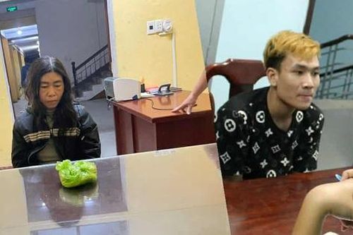 Vừa giúp dân chống lũ, vừa giữ bình yên phố phường