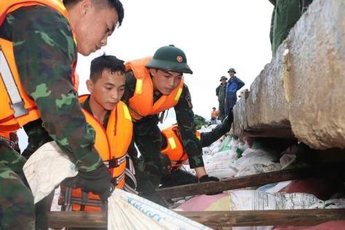 Đà Nẵng: Gần 10.000 cán bộ, chiến sĩ 'căng mình' chuẩn bị đón siêu bão số 13