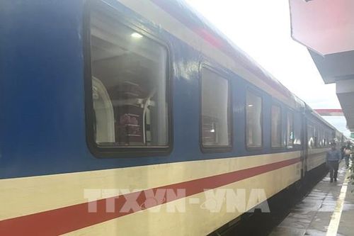 Tuyến đường sắt Bắc - Nam vẫn bị ách tắc tại Ga Huế