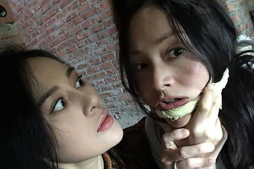 Phương Oanh đeo đồng hồ 1 tỷ, Lan Phương chọn mẫu 7 triệu