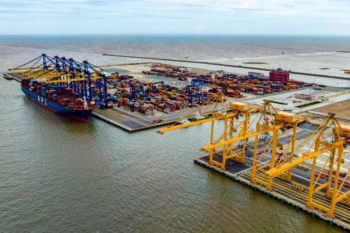 Doanh nghiệp hàng hải phân hóa giữa sóng gió