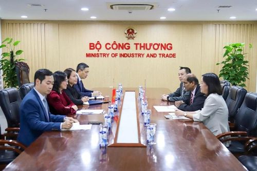 Thứ trưởng Phan Thị Thắng tiếp Đại sứ Singapore tại Việt Nam