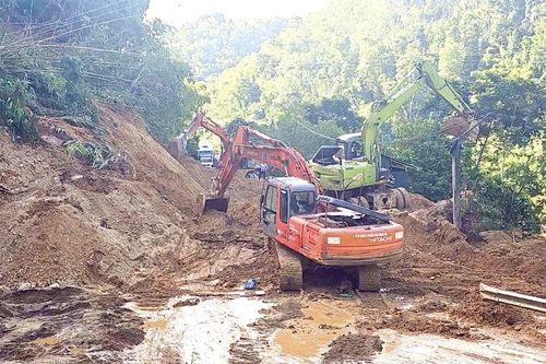 Khôi phục hạ tầng giao thông sau bão lũ