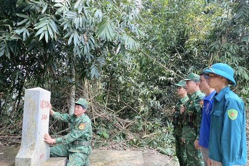 Xây 'lũy thép' nơi biên cương