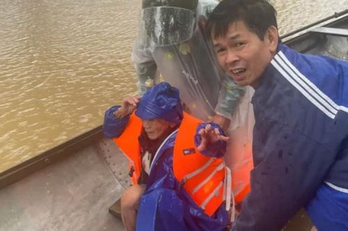 [Video]: Người dân Huế tiếp tục phải đối mặt với mưa lũ lớn