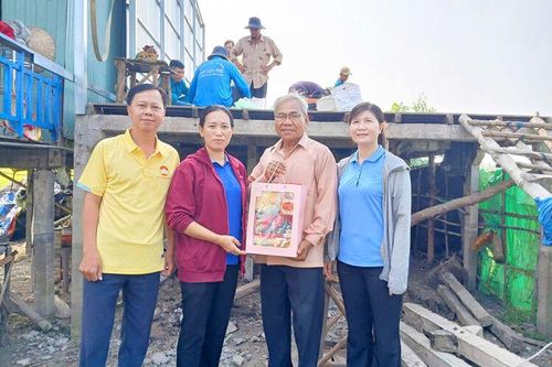 Học Bác là phải yêu thương đồng bào