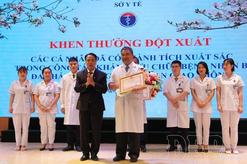 Khen thưởng đột xuất cá nhân có thành tích trong cứu chữa bệnh nhân bị tai nạn giao thông