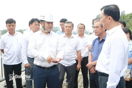 Gấp rút thông mặt bằng xây đường ven sông Cái
