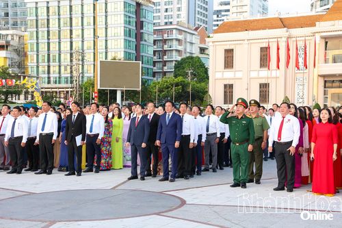 Lễ chào cờ tháng 11 với chủ đề 'Tôn sư trọng đạo'