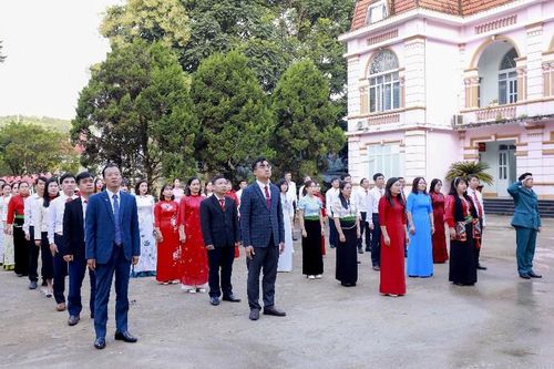 Than Uyên: Sinh hoạt chính trị dưới cờ tháng 11