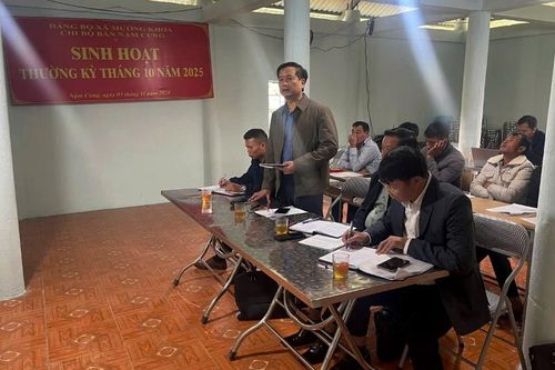 Chi bộ bản Nậm Cung: Sinh hoạt thường kỳ tháng 10/2025