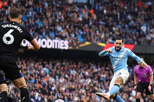 Rayan Cherki tái xuất rực rỡ, thổi hồn vào Man City