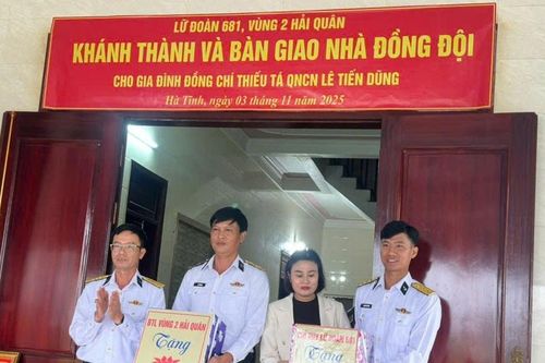 Lữ đoàn 681 bàn giao 'Nhà đồng đội' cho quân nhân Lê Tiến Dũng