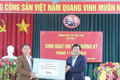 Phó Bí thư Tỉnh ủy Nguyễn Mạnh Sơn dự sinh hoạt Chi bộ khu 1, xã Tây Cốc