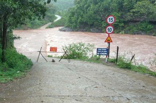 Hơn 28.500 học sinh toàn tỉnh phải nghỉ học do mưa lũ
