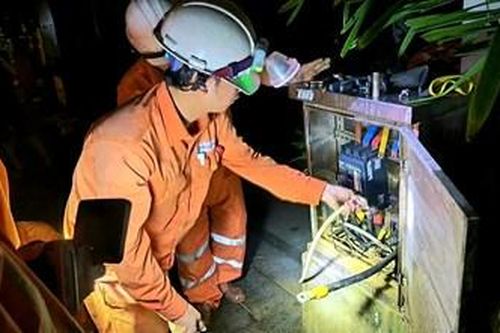 Một số khu vực ở Huế tạm ngừng cấp điện do mực nước các sông lên cao trở lại
