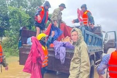 Di chuyển 1.135 hộ/3.121 nhân khẩu đến nơi an toàn