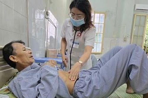 Di chuyển 581 sản phụ và hàng trăm bệnh nhân đến khu vực cao ráo, đảm bảo điều kiện chăm sóc y tế
