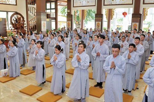 Huynh trưởng Gia đình Phật tử TP.HCM về chùa Thiên Chánh tu Bát quan trai