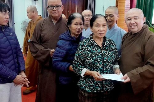 Ban Trị sự GHPGVN tỉnh Đồng Tháp trao quà hỗ trợ đồng bào Nghệ An bị ảnh hưởng bởi bão lũ