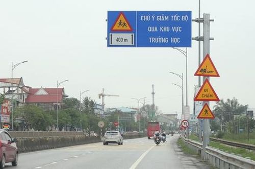 Nghệ An: Thay thế biển báo trên quốc lộ 1 theo cập nhật quy chuẩn kỹ thuật quốc gia