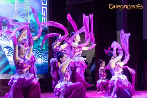 Đắm chìm trong 'sân khấu ma' của Halloween trường Báo