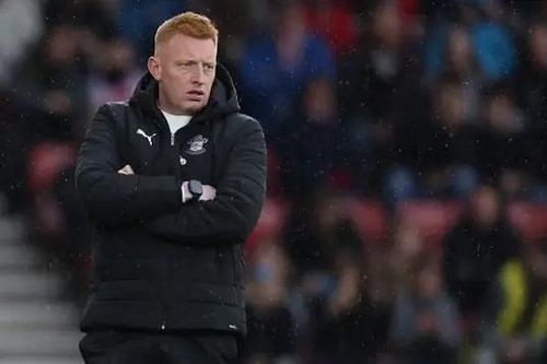 Southampton sa thải HLV Will Still