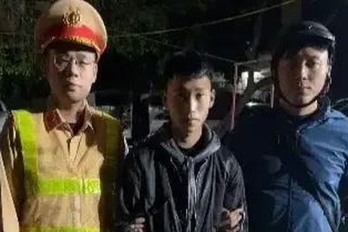 Nhóm thanh niên mang theo kiếm đi giải quyết mẫu thuẫn