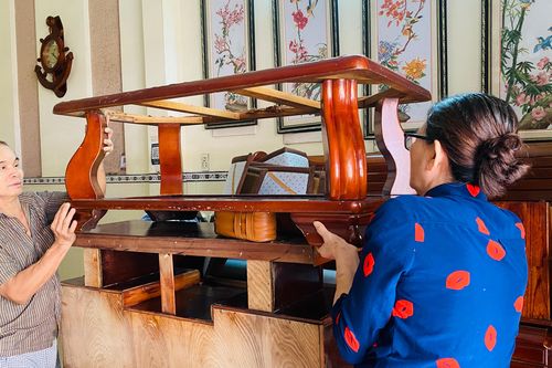 Lũ lịch sử để lại mớ ngổn ngang, dân chưa dọn xong đã kê đồ tránh trận lũ mới