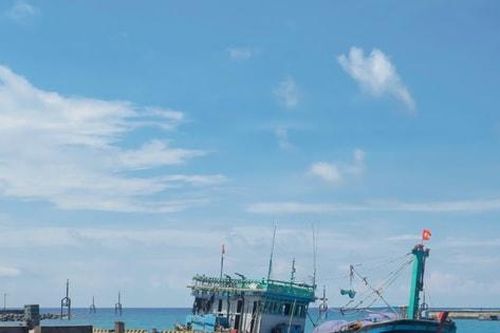 Bộ đội Hải quân giúp ngư dân Gia Lai khắc phục sự cố tàu cá trên biển Trường Sa