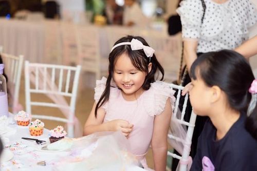 Con gái Phan Như Thảo: 9 tuổi xinh xắn như công chúa, chuẩn rich kids sinh ra đã 'ngậm thìa vàng'