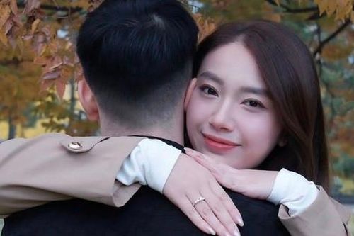 Nữ diễn viên 'Cách em 1 milimet' báo tin vui, Bảo Thanh và dàn sao VTV nô nức chúc mừng