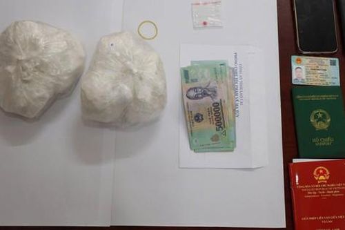 Lào Cai: Giấu gần 2 bánh heroin trong khoang máy ô tô, một đối tượng bị khởi tố