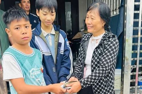 Trên đường đi học về, hai nam sinh lớp 7 nhặt được 36 triệu đồng