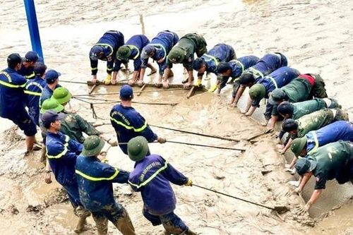 Thủ tướng: Khắc phục hậu quả thiên tai ở Trung Bộ với tinh thần khẩn trương nhất, quyết liệt nhất