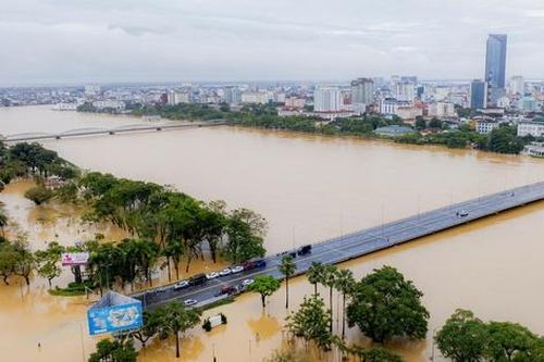 Toàn cảnh đợt lũ thứ 3 trong hơn một tuần ở Huế nhìn từ trên cao