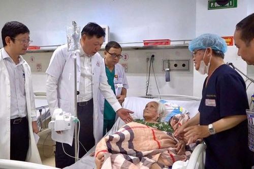 Bộ Y tế kiểm tra công tác phòng, chống dịch sau mưa lũ tại Đà Nẵng