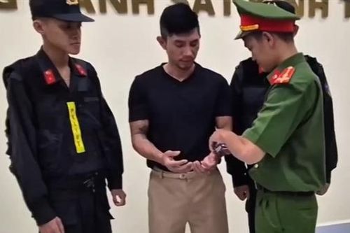 Cú trượt dài của Lương Bằng Quang