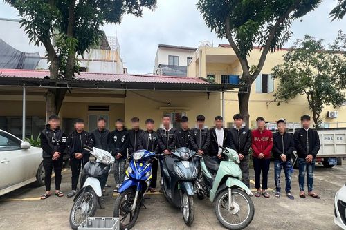 Xử lý nhóm đối tượng ném vỏ chai bia, đập phá 3 xe mô tô dựng trước quán bi-a