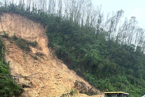 Hà Tĩnh: Tiếp tục sạt lở núi tại khu vực Vũng Áng