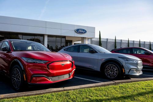 Doanh số xe điện của Ford 'tụt dốc không phanh' khi hết trợ cấp