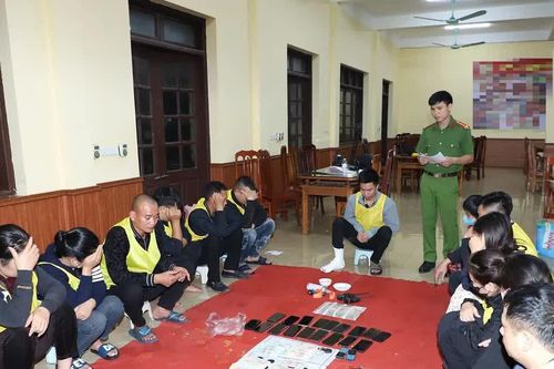 Ninh Bình: bắt 21 đối tượng đánh bạc tinh vi, thu giữ gần 800 triệu đồng