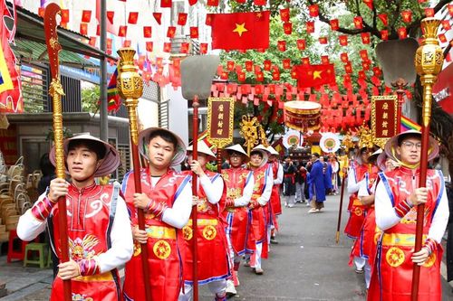 Dâng hương kỷ niệm ngày hóa Đức Đại vương Trần Lựu
