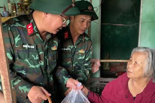 Thắm tình quân dân nơi vùng lũ Quế Phước, Đà Nẵng